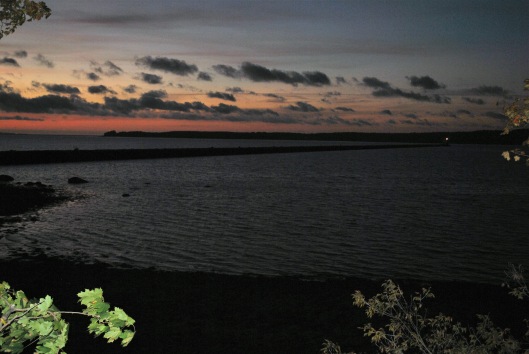 rockland-breakwater-lighthouse-before-sunrise